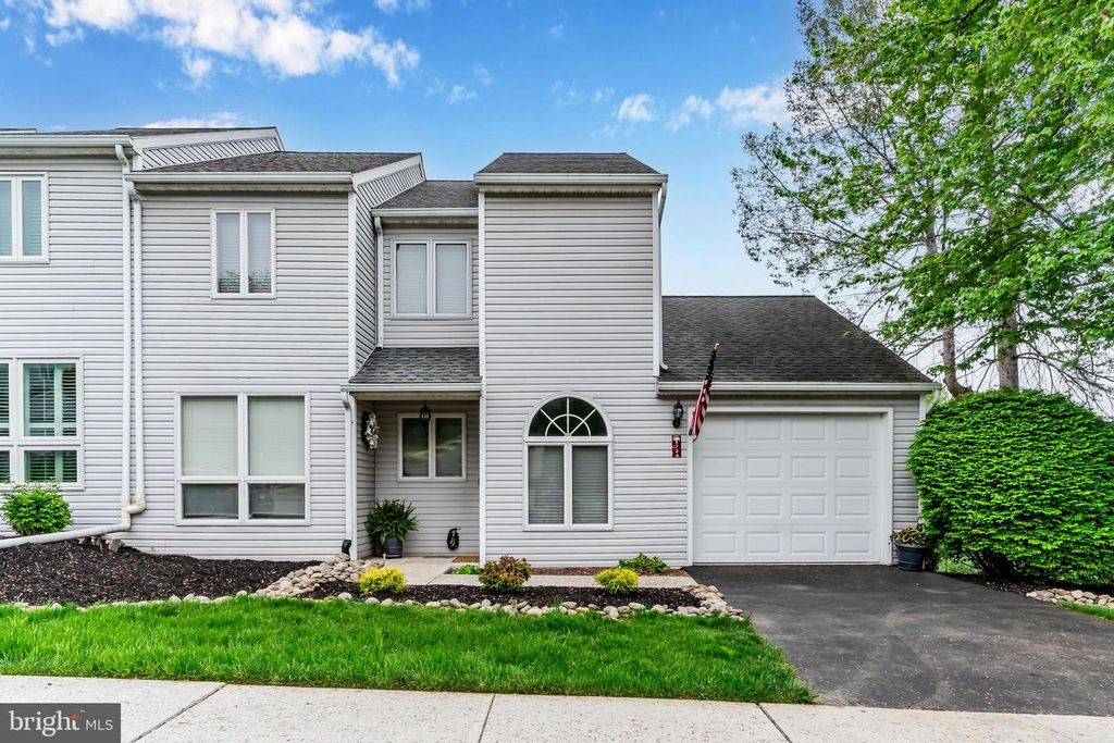 1724 CREEK VISTA DR, New Cumberland, PA 17070