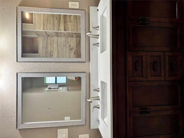1000 Twin Creek DR, Pflugerville, TX 78660