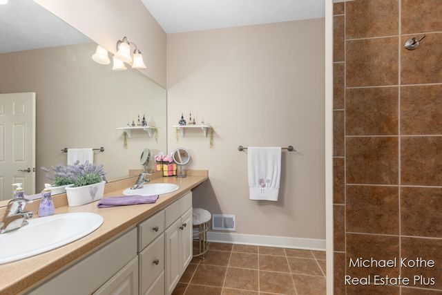 7443 Watermark Drive 32, Allendale, MI 49401