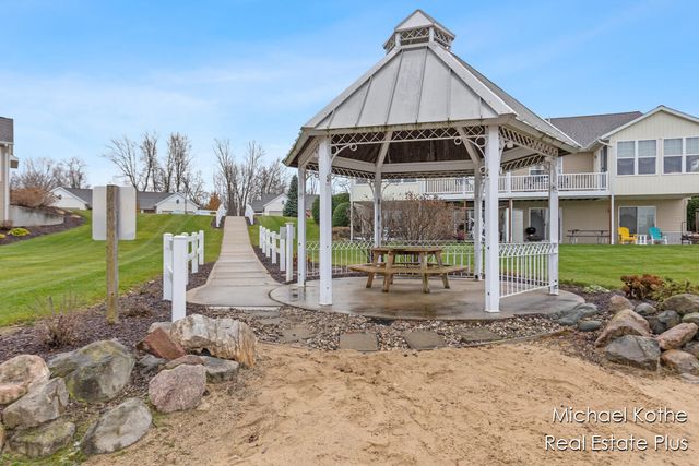 7443 Watermark Drive 32, Allendale, MI 49401