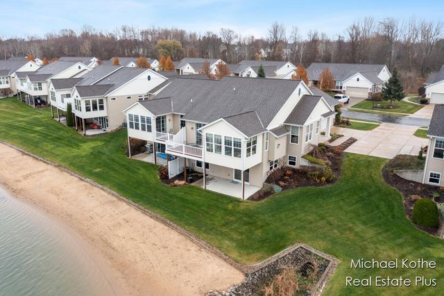 7443 Watermark Drive 32, Allendale, MI 49401