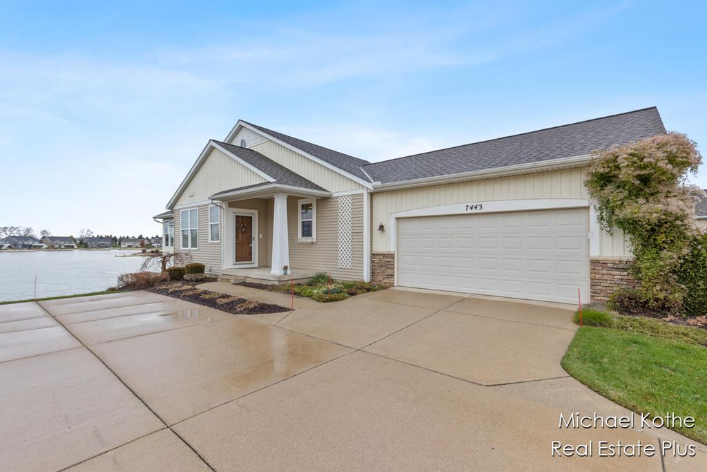 7443 Watermark Drive 32, Allendale, MI 49401