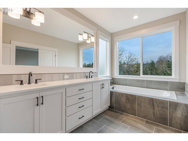 17747 Nw Layla Dr Lot 7, Portland, OR 97229