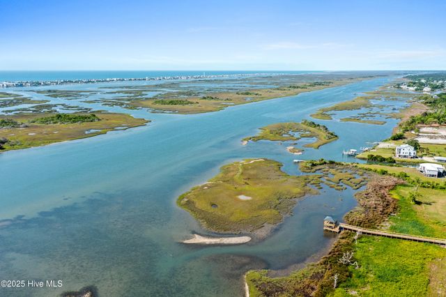 76 Solstice Way, Hampstead, NC 28443