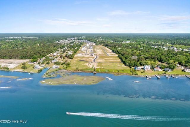 76 Solstice Way, Hampstead, NC 28443