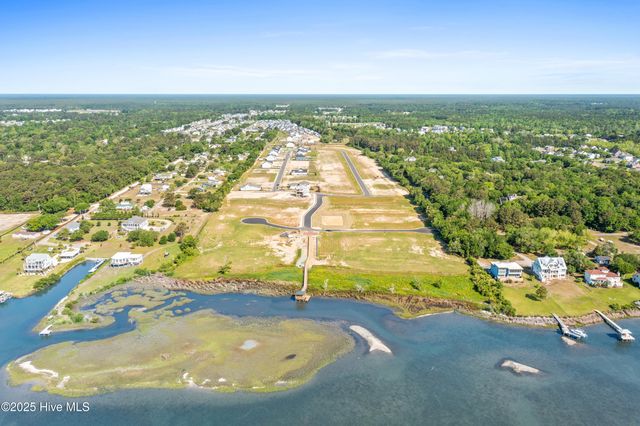 76 Solstice Way, Hampstead, NC 28443