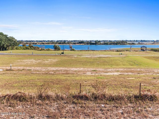 76 Solstice Way, Hampstead, NC 28443