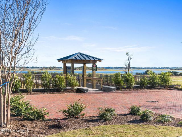 76 Solstice Way, Hampstead, NC 28443