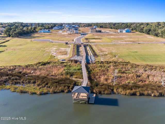 76 Solstice Way, Hampstead, NC 28443