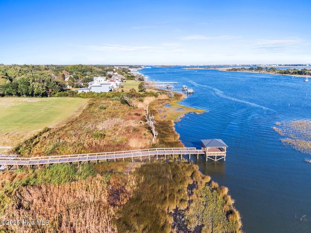 76 Solstice Way, Hampstead, NC 28443