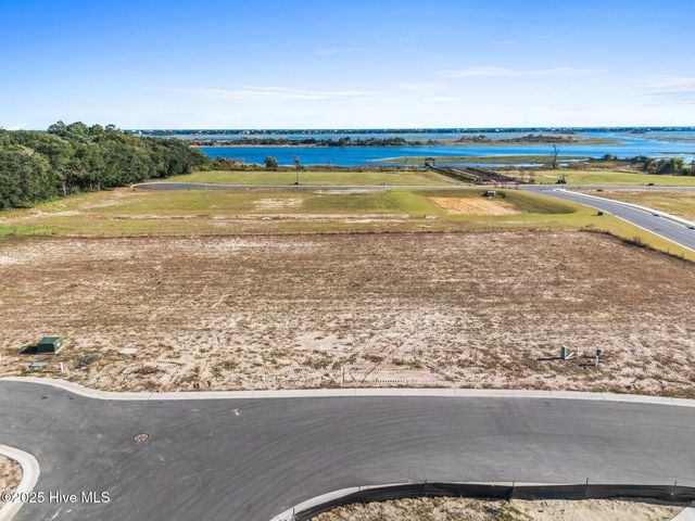 76 Solstice Way, Hampstead, NC 28443