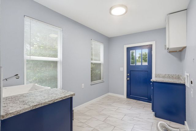 1502 W Elsmere, San Antonio, TX 78201