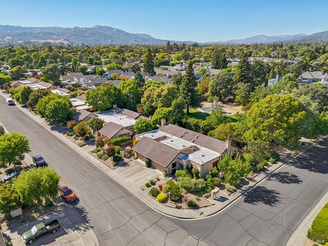 424 La Quinta Ln, Sonoma, CA 95476