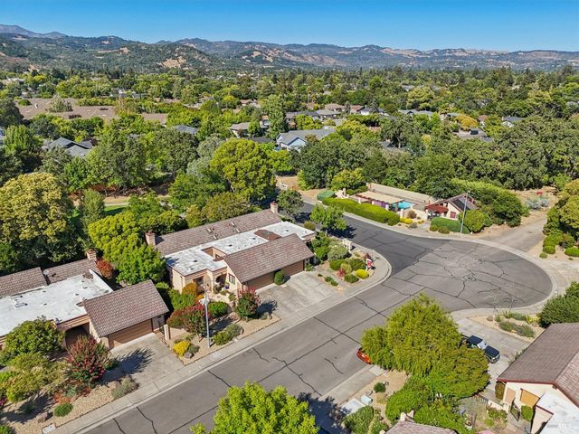 424 La Quinta Ln, Sonoma, CA 95476