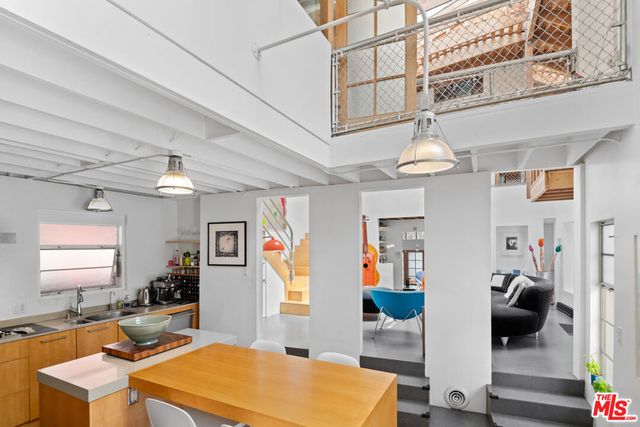 229 San Juan Avenue, Los Angeles, CA 90291