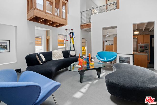 229 San Juan Avenue, Los Angeles, CA 90291