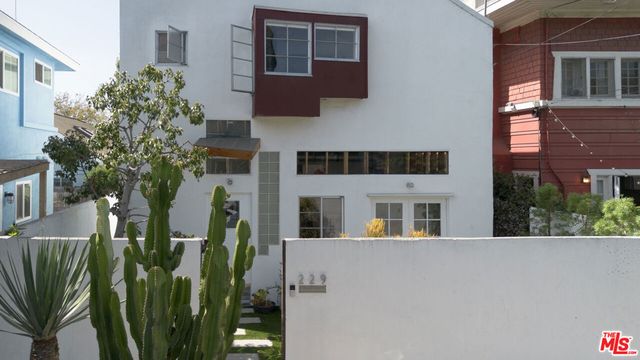 229 San Juan Avenue, Los Angeles, CA 90291