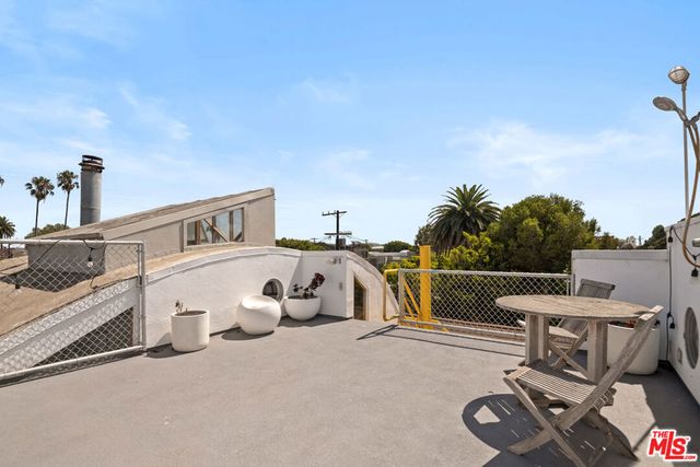 229 San Juan Avenue, Los Angeles, CA 90291