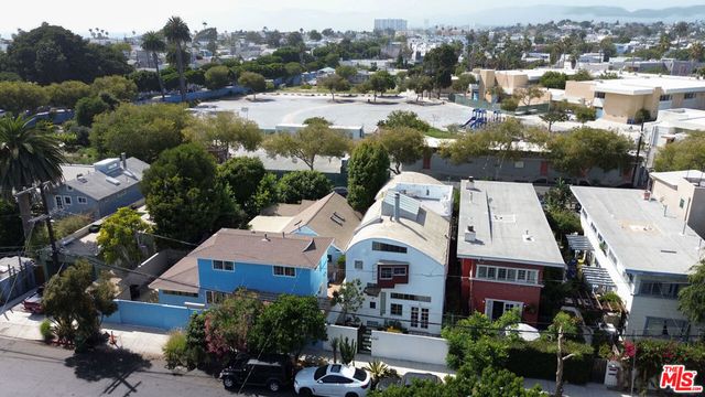 229 San Juan Avenue, Los Angeles, CA 90291