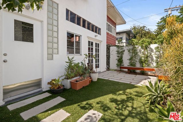 229 San Juan Avenue, Los Angeles, CA 90291