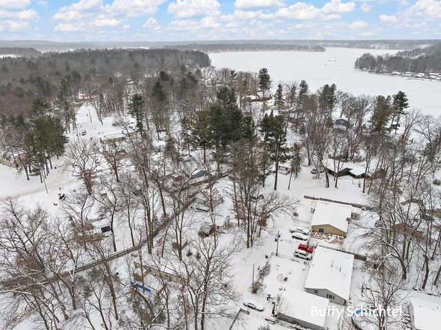 6716 Chapman Avenue, Newaygo, MI 49337