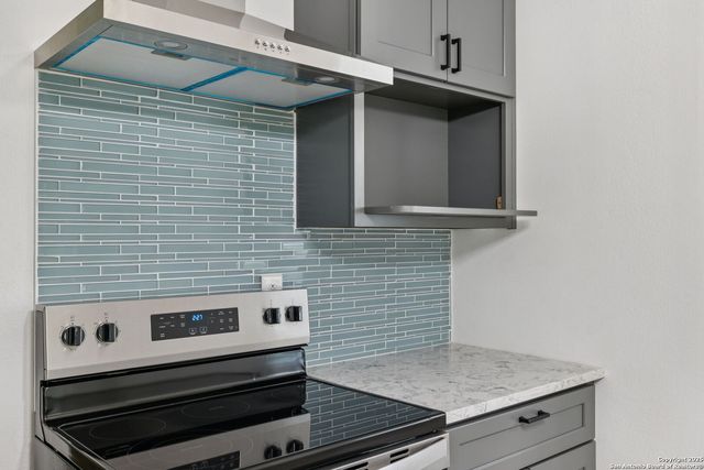 2950 LASSES BLVD, San Antonio, TX 78223