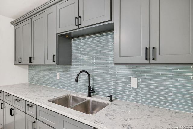 2950 LASSES BLVD, San Antonio, TX 78223