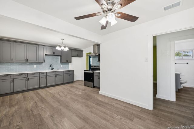 2950 LASSES BLVD, San Antonio, TX 78223