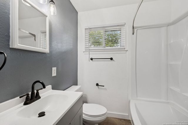 2950 LASSES BLVD, San Antonio, TX 78223