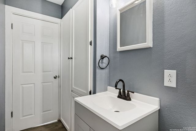 2950 LASSES BLVD, San Antonio, TX 78223