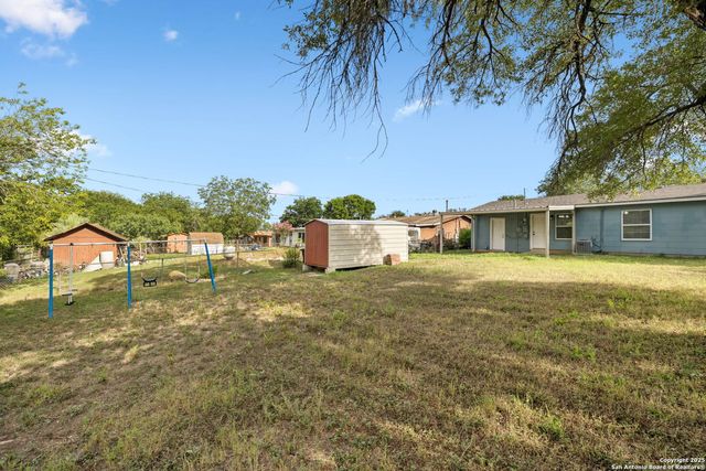 2950 LASSES BLVD, San Antonio, TX 78223