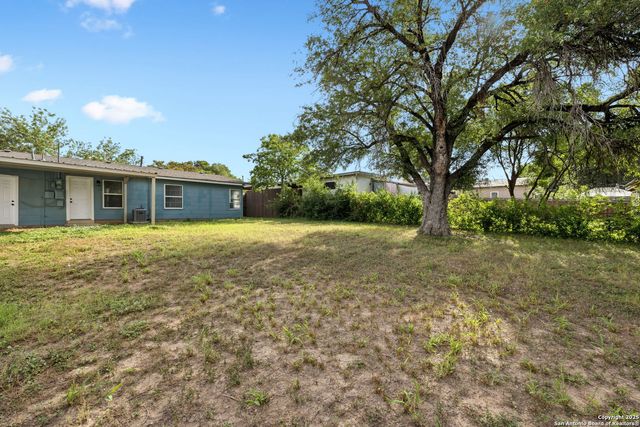 2950 LASSES BLVD, San Antonio, TX 78223