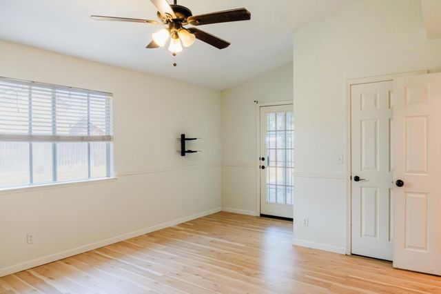 5430 W Fedora Avenue, Fresno, CA 93722