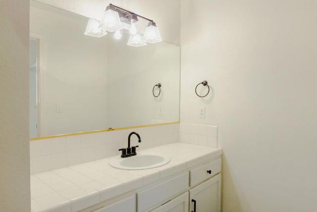 5430 W Fedora Avenue, Fresno, CA 93722
