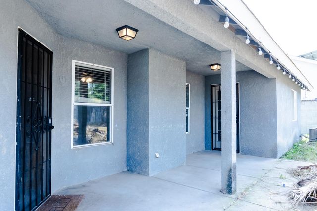 5430 W Fedora Avenue, Fresno, CA 93722