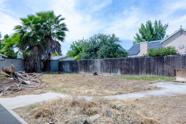 5430 W Fedora Avenue, Fresno, CA 93722