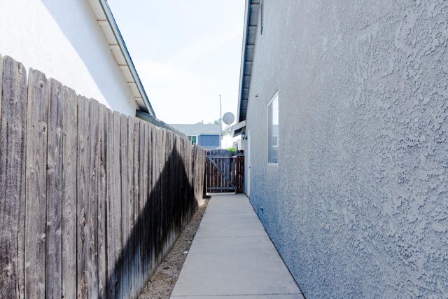 5430 W Fedora Avenue, Fresno, CA 93722