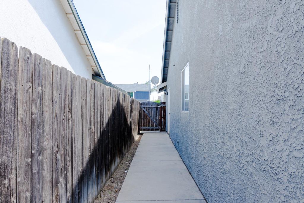 Image 17 of property listing at 5430 W Fedora Avenue, Fresno, CA 93722