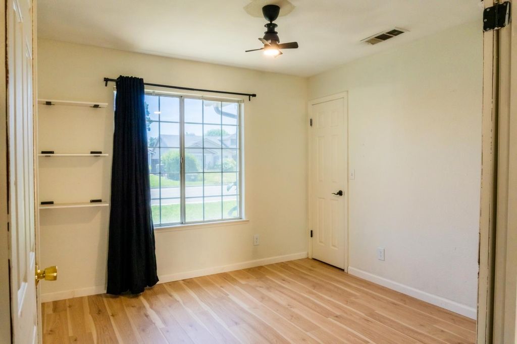 Image 6 of property listing at 5430 W Fedora Avenue, Fresno, CA 93722