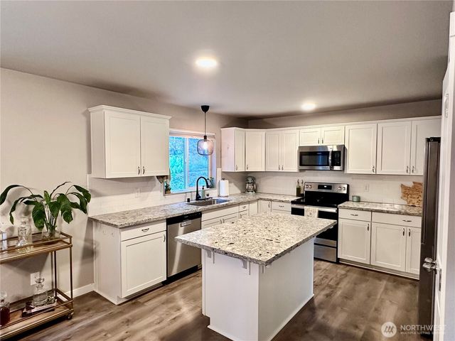 141 E Ellinor Peak Place, Belfair, WA 98528