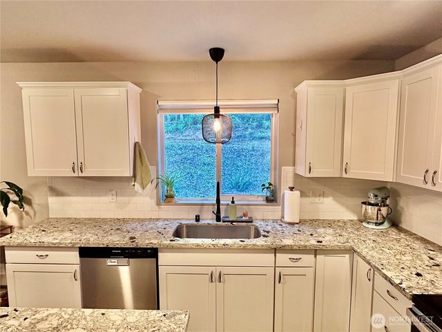 141 E Ellinor Peak Place, Belfair, WA 98528