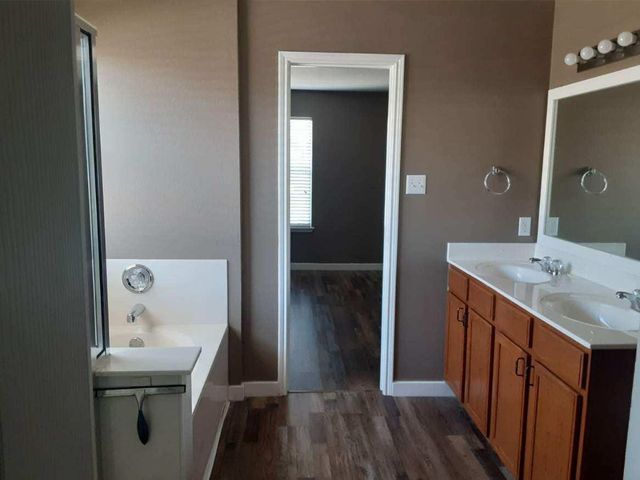18354 Basket Flower BND, Elgin, TX 78621