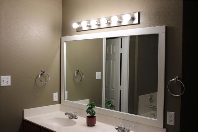 18354 Basket Flower BND, Elgin, TX 78621