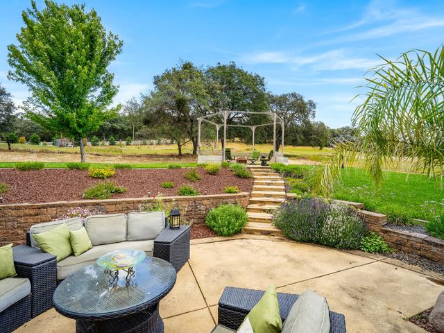 3140 Ridgeline Dr, Rescue, CA 95672