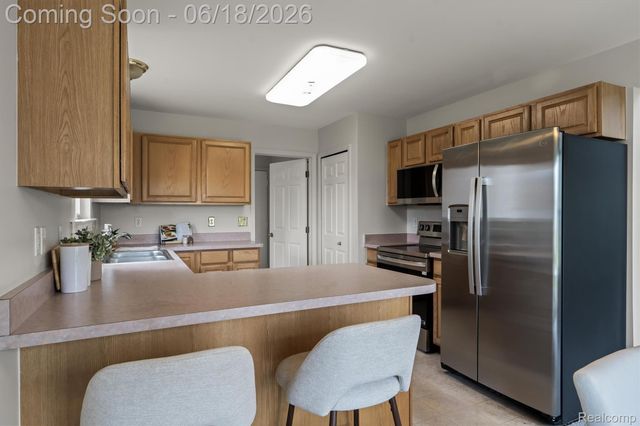 8249 Clocktower Court, Romulus, MI 48174