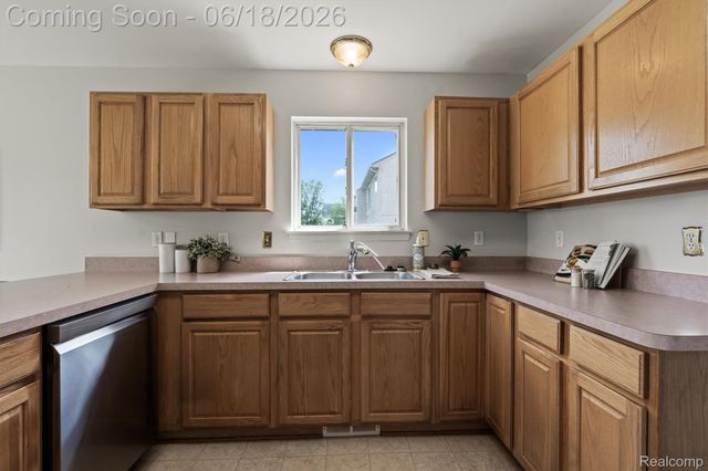 8249 Clocktower Court, Romulus, MI 48174