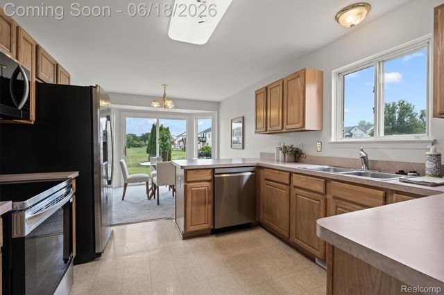 8249 Clocktower Court, Romulus, MI 48174