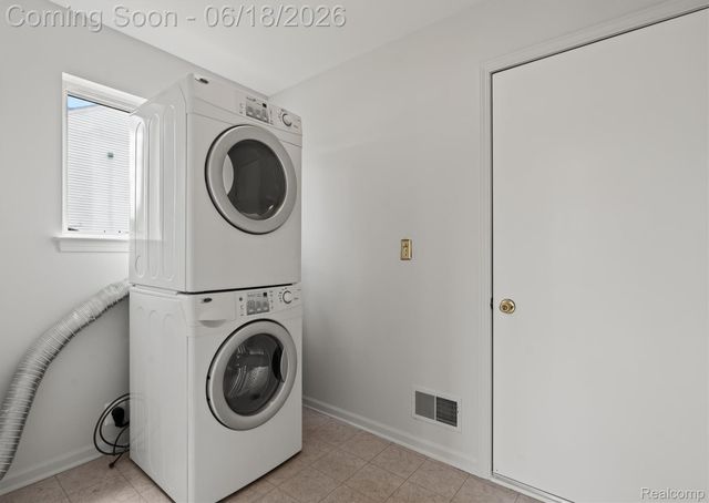 8249 Clocktower Court, Romulus, MI 48174