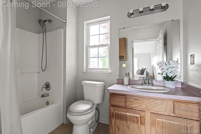 8249 Clocktower Court, Romulus, MI 48174