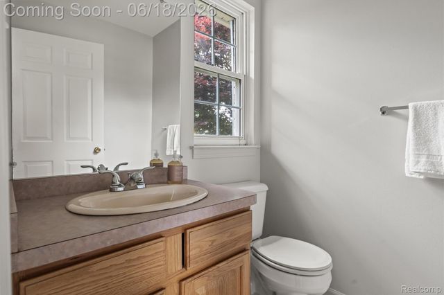 8249 Clocktower Court, Romulus, MI 48174
